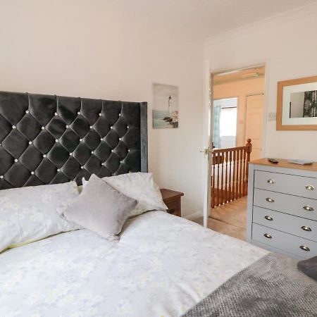 5 Westwood Road Villa Скарбъро Екстериор снимка