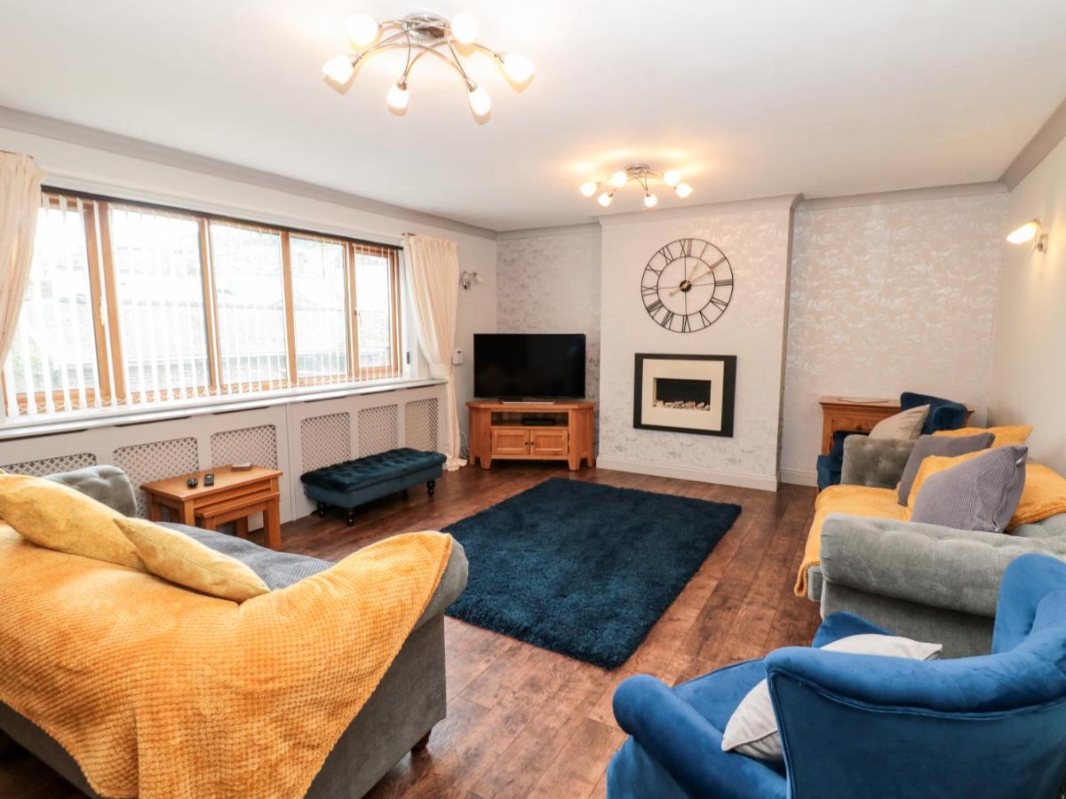 5 Westwood Road Villa Скарбъро Екстериор снимка