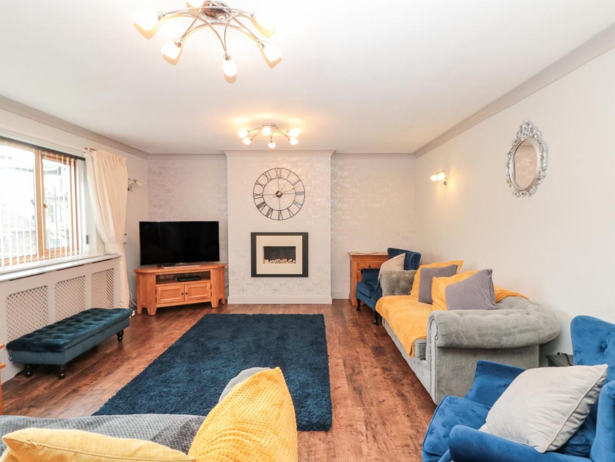 5 Westwood Road Villa Скарбъро Екстериор снимка