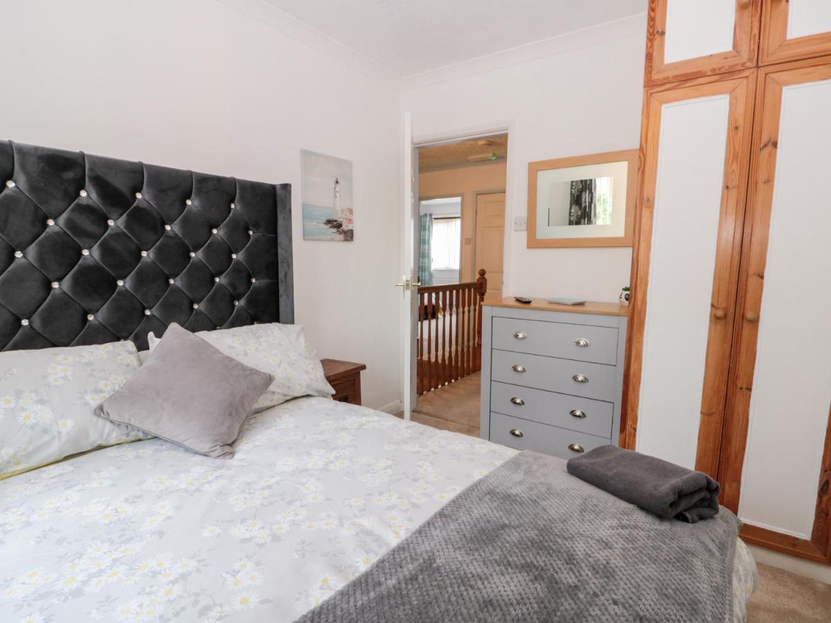 5 Westwood Road Villa Скарбъро Екстериор снимка