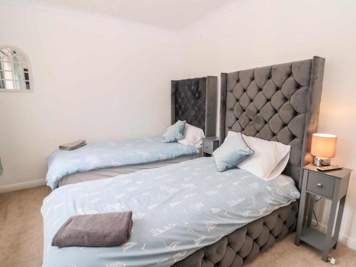 5 Westwood Road Villa Скарбъро Екстериор снимка