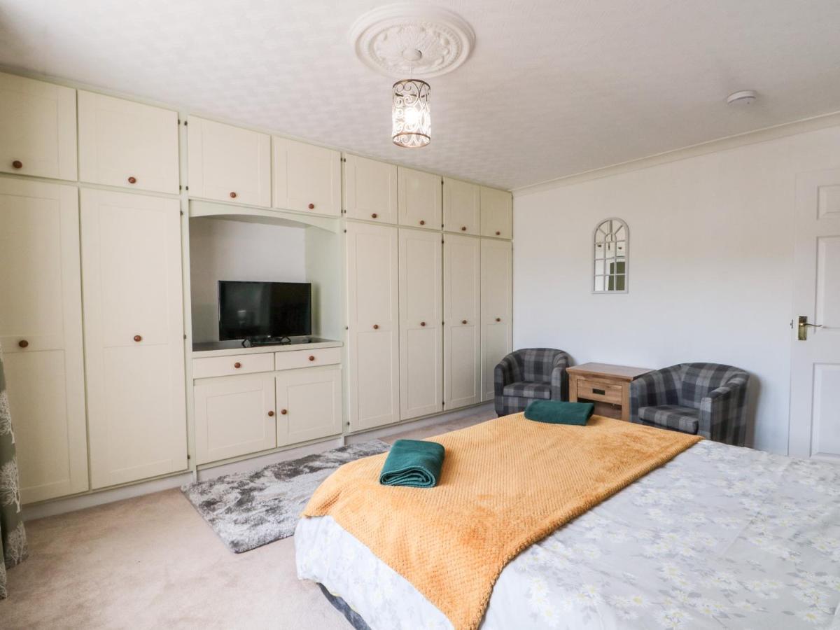 5 Westwood Road Villa Скарбъро Екстериор снимка