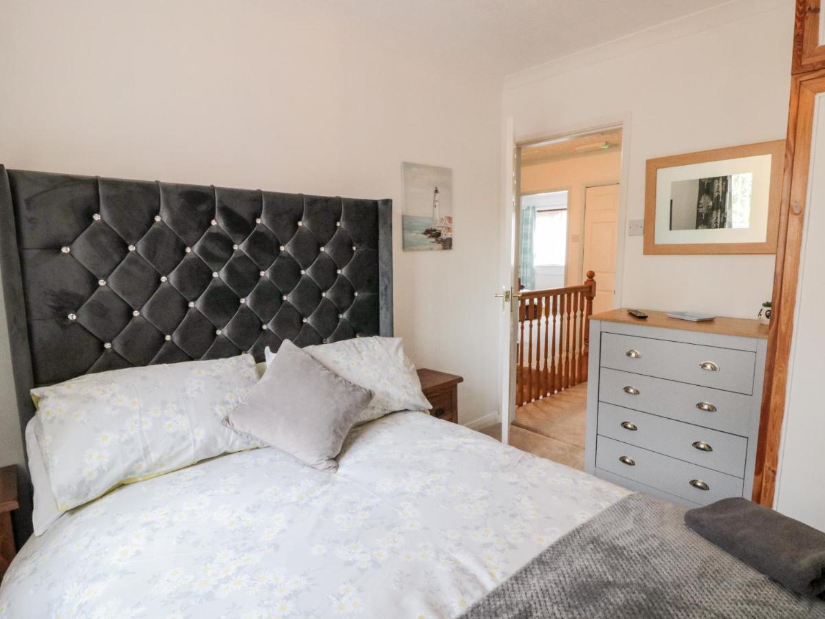 5 Westwood Road Villa Скарбъро Екстериор снимка