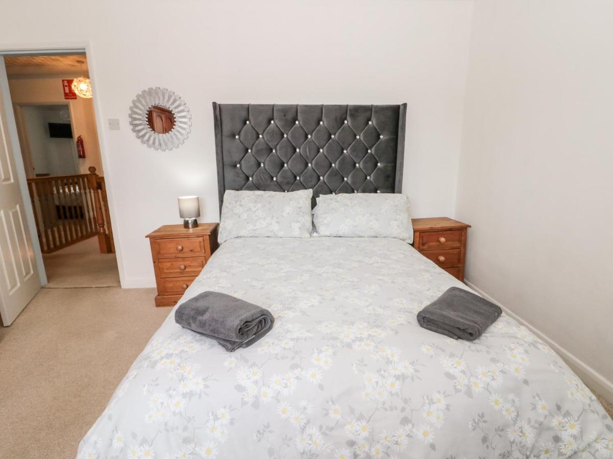 5 Westwood Road Villa Скарбъро Екстериор снимка