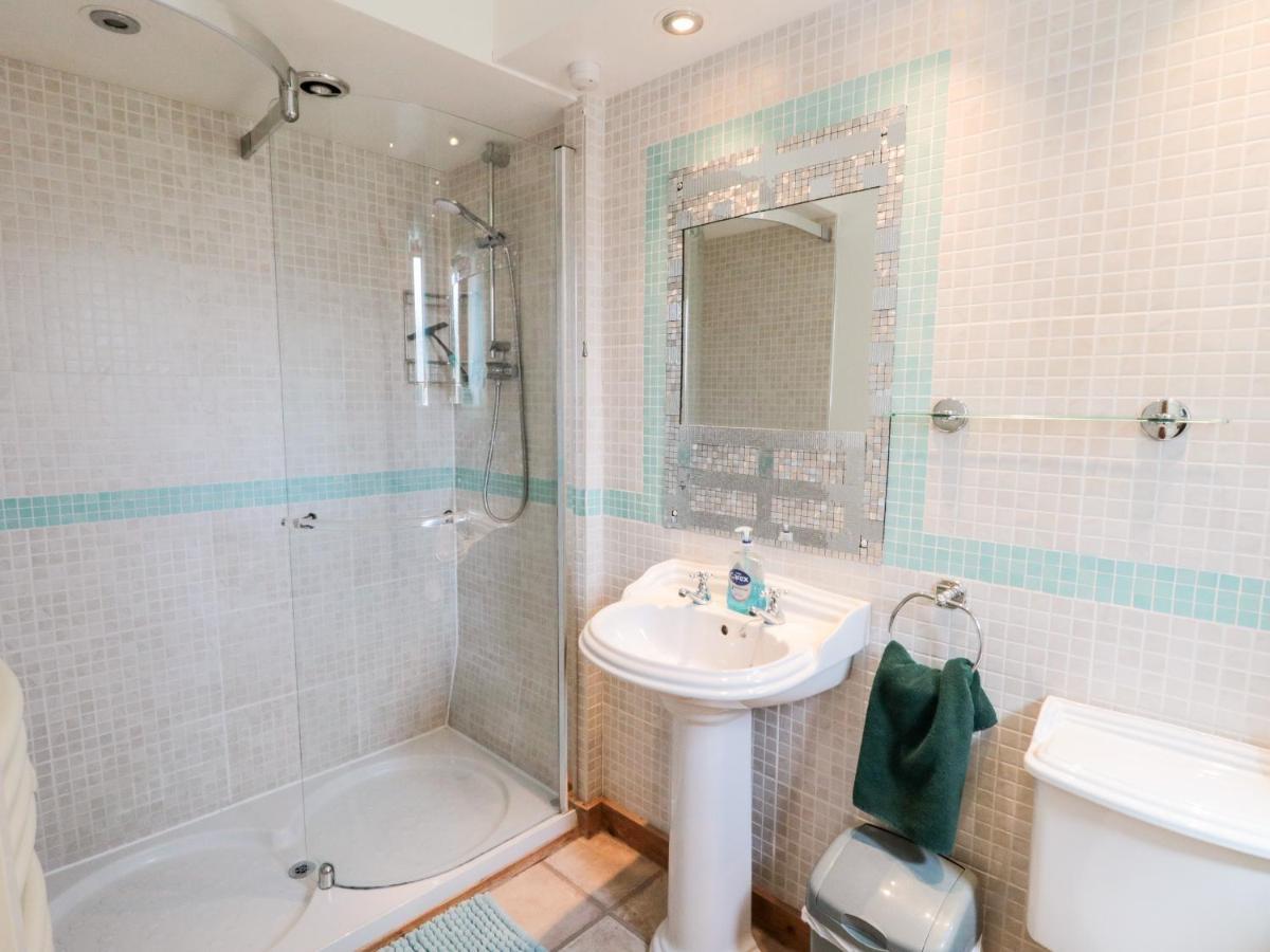 5 Westwood Road Villa Скарбъро Екстериор снимка