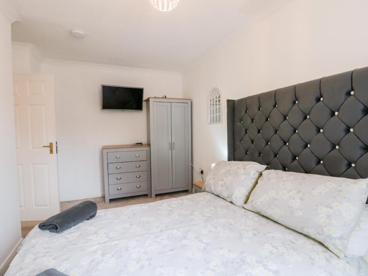5 Westwood Road Villa Скарбъро Екстериор снимка