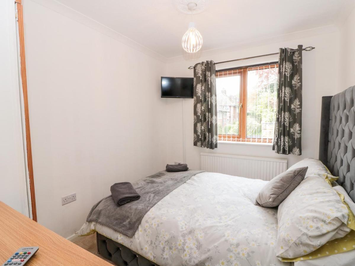 5 Westwood Road Villa Скарбъро Екстериор снимка