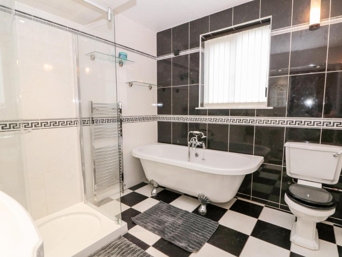 5 Westwood Road Villa Скарбъро Екстериор снимка