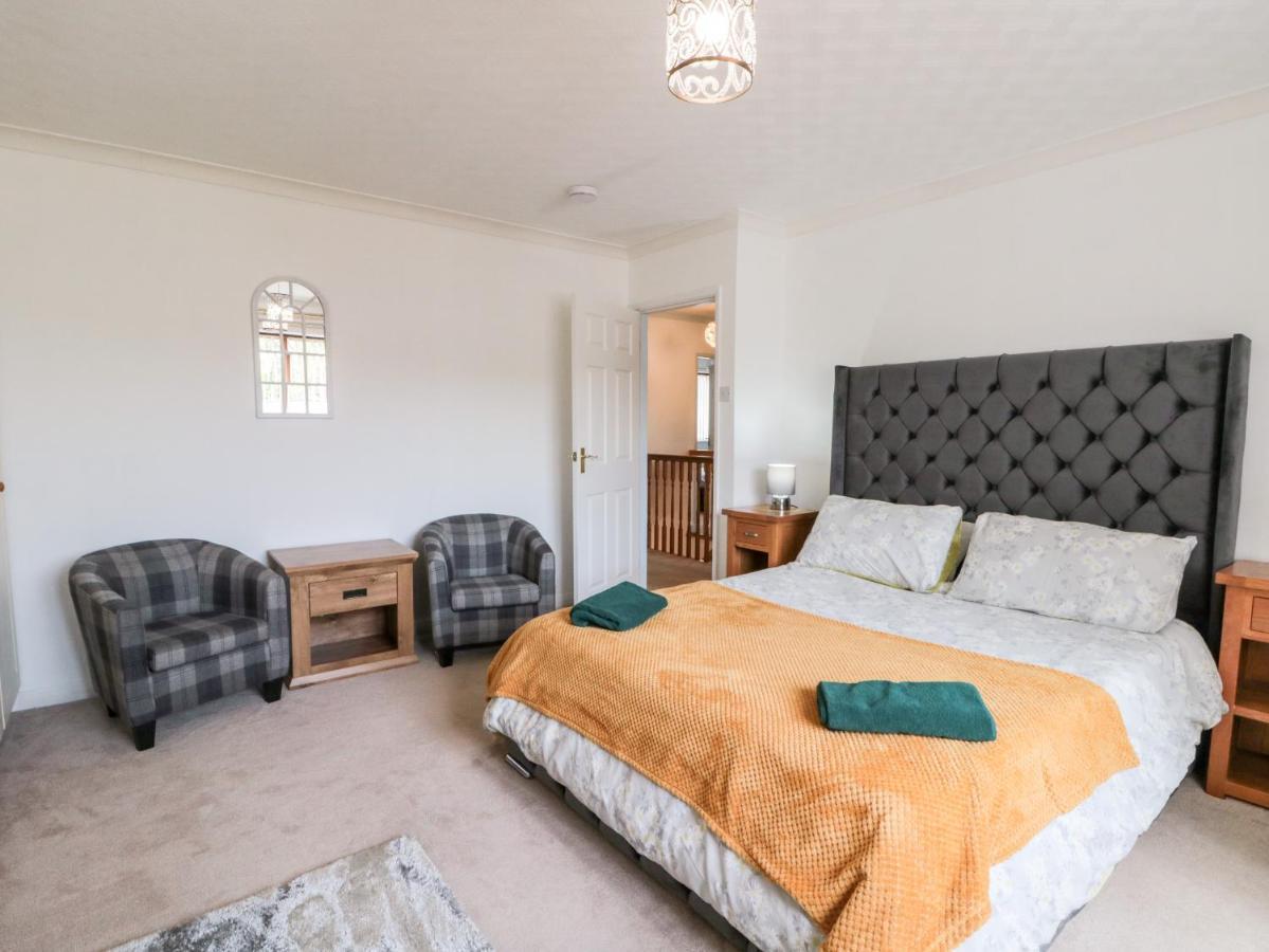 5 Westwood Road Villa Скарбъро Екстериор снимка