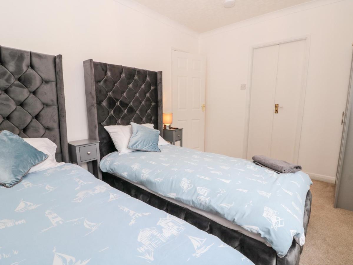 5 Westwood Road Villa Скарбъро Екстериор снимка